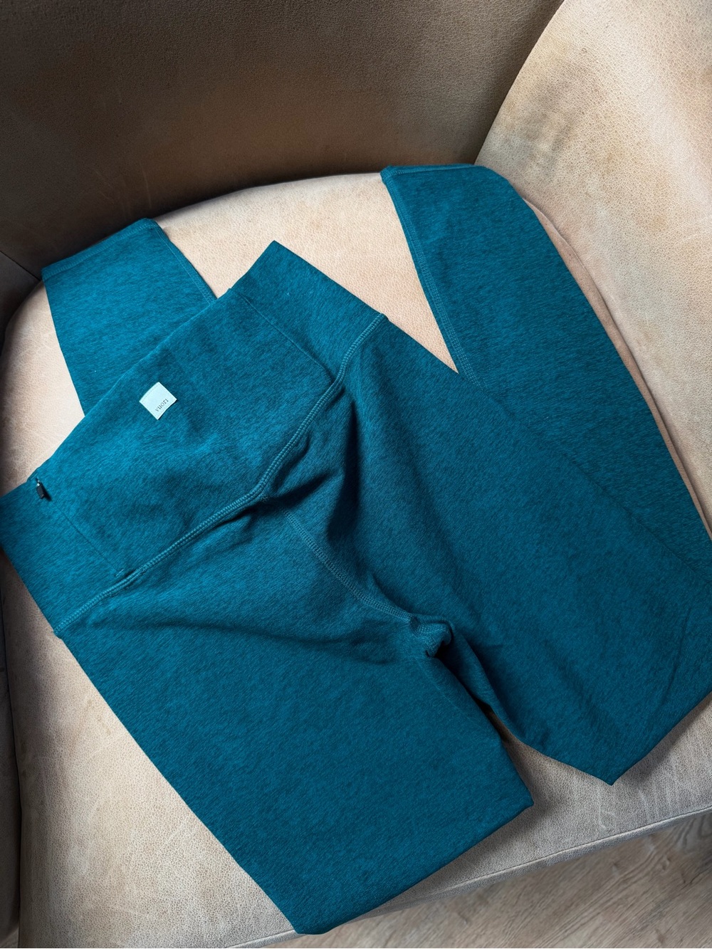 Vuori AllTheFeels Leggings in a teal or turquoise heather color size S